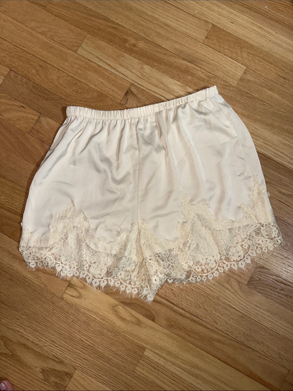 LACE SHORTS